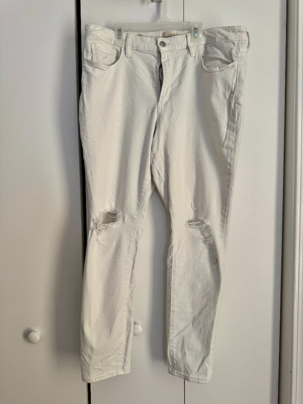 Universal Thread Women's High Rise Skinny White Distressed Jeans Size 16